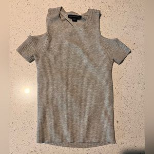 Open Shoulder Short Sleeve Sweater Top- Gray